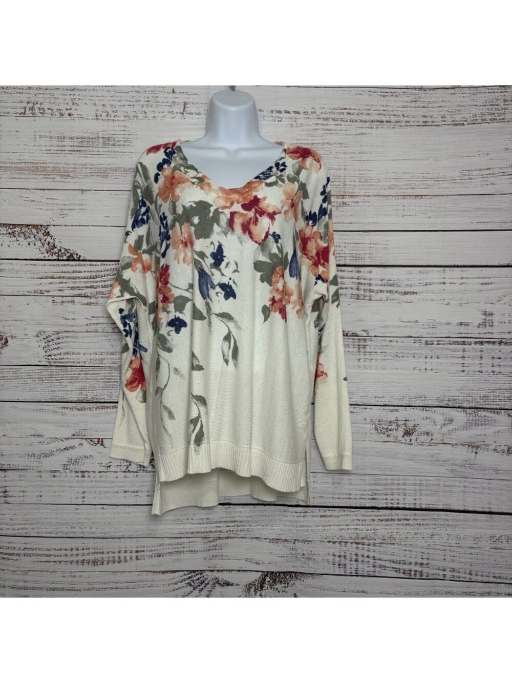 Chico’s White Floral V Neck Long Sleeve Tunic Sweater